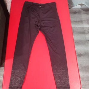 Joe Fresh active black woman's leggings shadow design on the legs size L